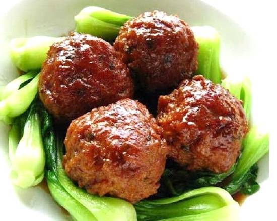 F02 Stewed Jumbo Meatballs on Bak Choy 红烧狮子头